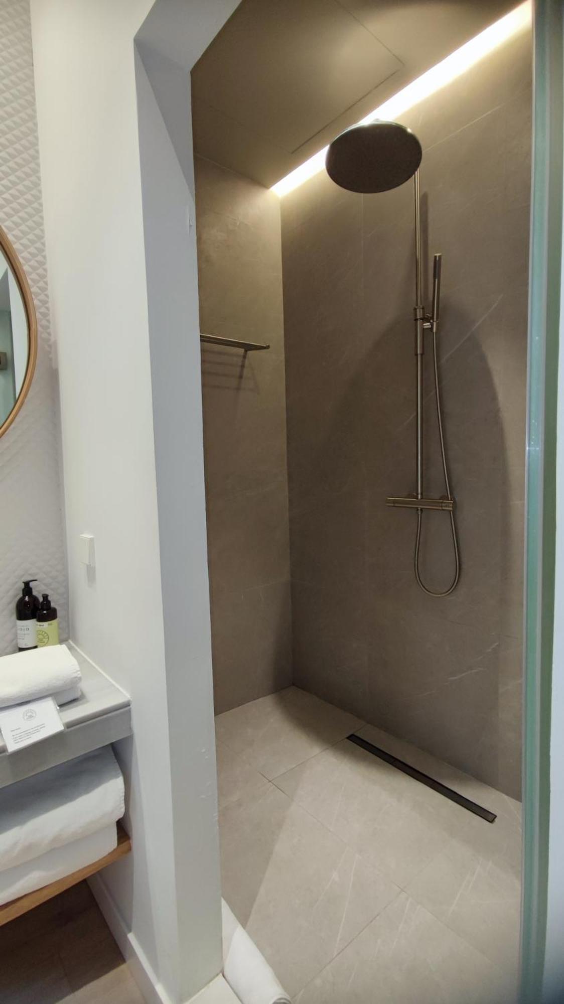 Casa Du Soleil Hostal Boutique Madrid Oda fotoğraf