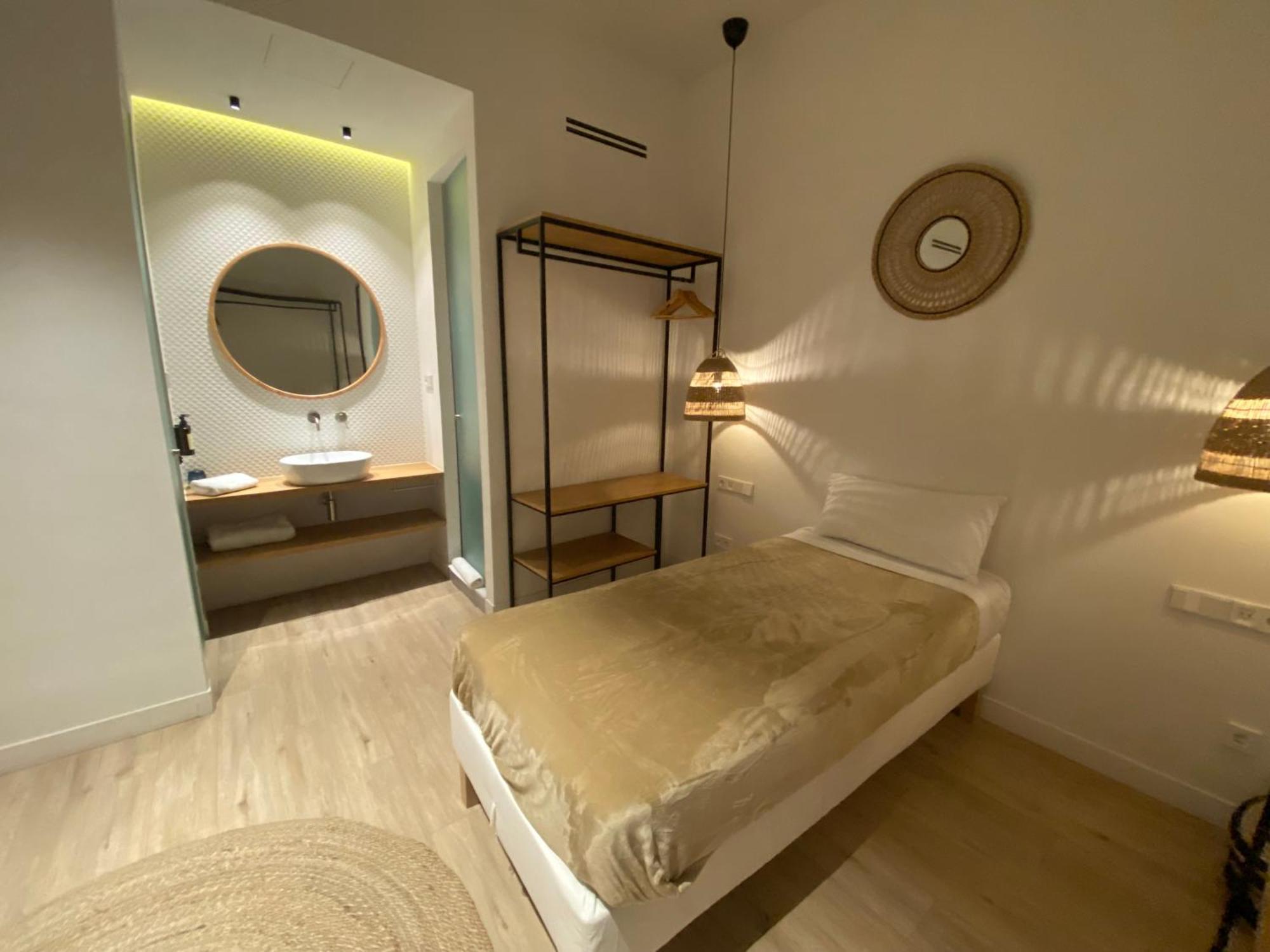 Casa Du Soleil Hostal Boutique Madrid Oda fotoğraf